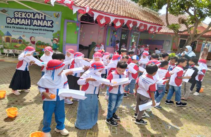 BERAGAM LOMBA UNTUK MEMERIAHKAN HUT RI KE 79 TK ISLAM AL IRSYAD 01 CILACAP