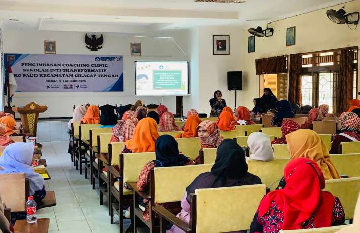 COACHING CLINIC PENGIMBASAN SEKOLAH INTI TRANSFORMATIF DI CILACAP TENGAH