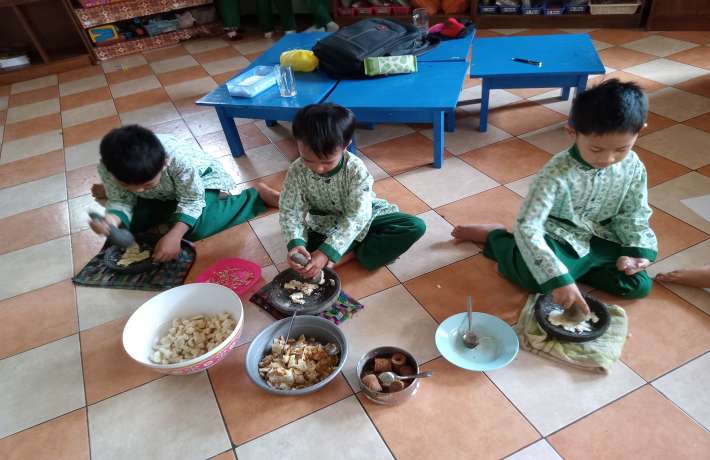 MENGENAL MAKANAN TRADISIONAL:MEMBUAT GETHUK DARI SINGKONG