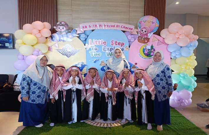 TARIAN BERNUANSAKAN ARAB BERJUDUL BARAKALLAH DI PANGGUNG AKHIRUSANAH 