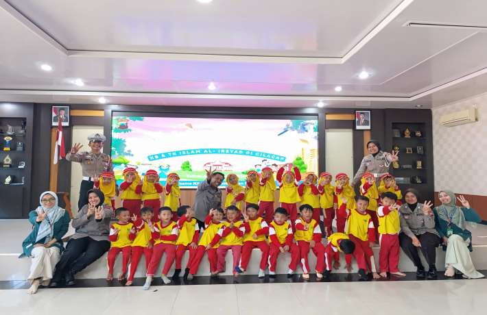 KUNJUNGAN SERU KE POLRES CILACAP: BELAJAR TERTIB BERKENDARA DAN STOP BULLYING 