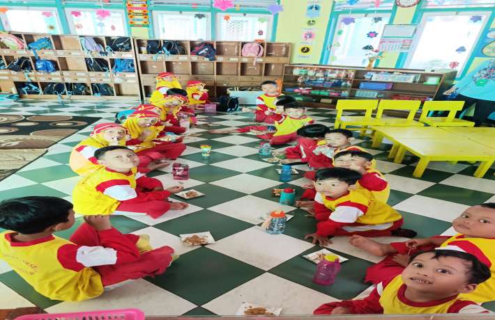 SNACK TIME, BELAJAR ADAB MAKAN SEJAK DINI