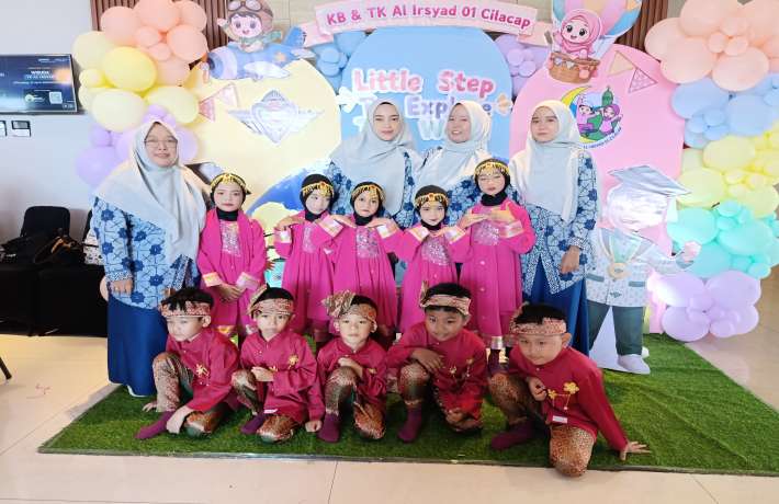 TARI INDIA MERIAHKAN PENTAS AKHIRUSANAH TK ISLAM AL IRSYAD 01 CILACAP 
