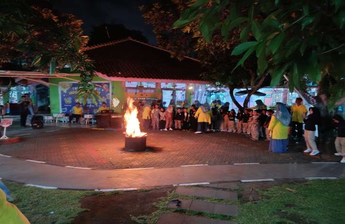 Hangatnya Api Unggun, Hangat Pula Kebersamaan Anak-Anak Hebat TK Islam Al Irsyad 01 Cilacap